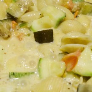 Pasta & Vegetables In White Sauce - Cut The Crap Kitchen - Costa Rica