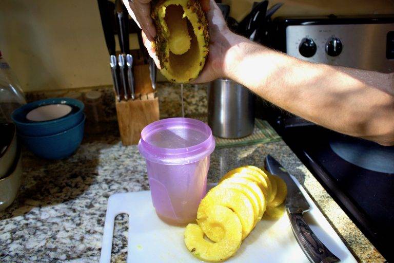 Pineapple Juice - Cut The Crap Kitchen - Costa Rica