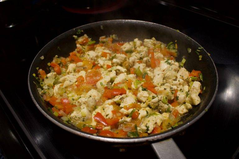 Stir Fry Garlic Chicken with Sides - Cut The Crap Kitchen - Costa Rica